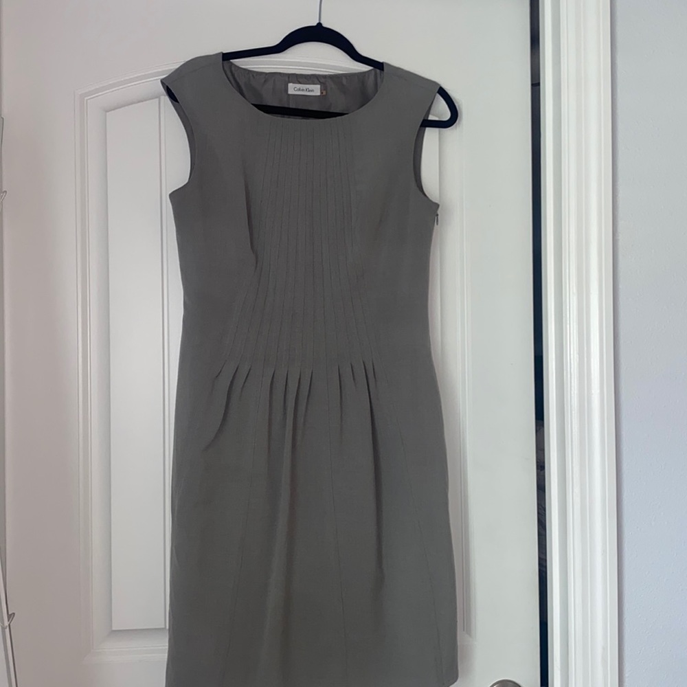 Calvin Klein gray tapered dress size 6. Perfect for the work a job interview.
